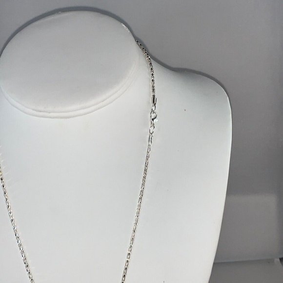 Silver Tone Box Style Chain Necklace With A Red Crystal Pendant (NA32) - Picture 2 of 3